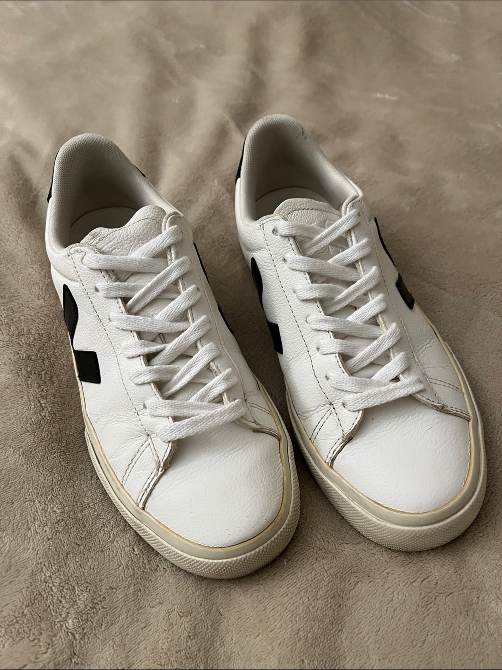 Veja Campo Women’s Sneakers - Picture 3 of 11